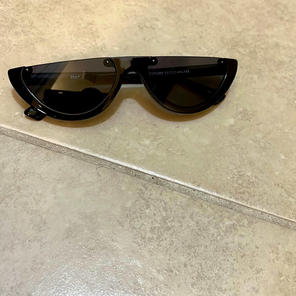 Half sunnies